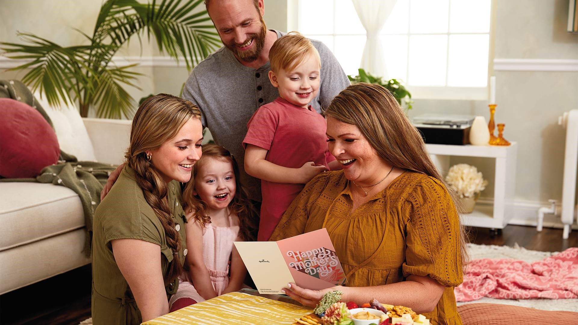 Family Reading Mother's Day Card ARTICLE HERO IMAGE