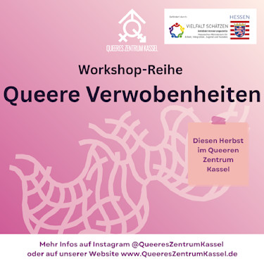 Auf einem lila Hintergrund ist eine helle netzförmige Struktur zu sehen. Darauf ist das Logo des Queeren Zentrums, sowie der Förderhinweis "gefördert durch Vielfalt schätzen. Antidiskriminierungsstelle Hessisches Ministerium für Arbeit, Integration, Jugend und Soziales". Darunter steht groß "Workshop-Reihe Queere Verwobenheiten". Auf einem rosa Post It steht in lila "Diesen Herbst im Queeren Zentrum Kassel". Unten ist ein weißer Streifen mit dem lila Text "Mehr Infos auf Instagram @QueeresZentrumKassel oder auf unserer Website www.QueeresZentrumKassel.de