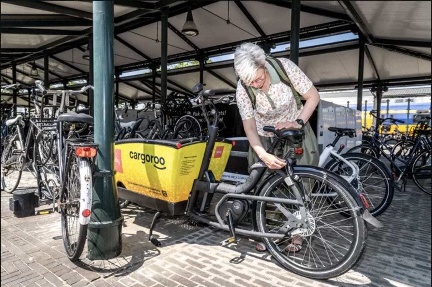 At Brandevoort Station in Helmond you can now find Hely cars and cargo bikes.