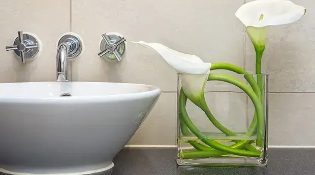 MAKE CLEANING YOUR BATHROOM A BREEZE
