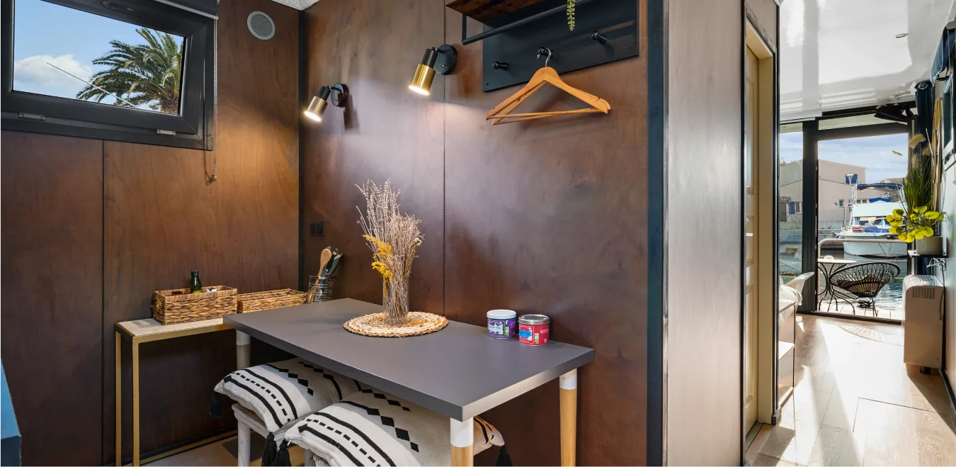 L’Escale Royale saves 40 hours monthly with remote management of floating houses