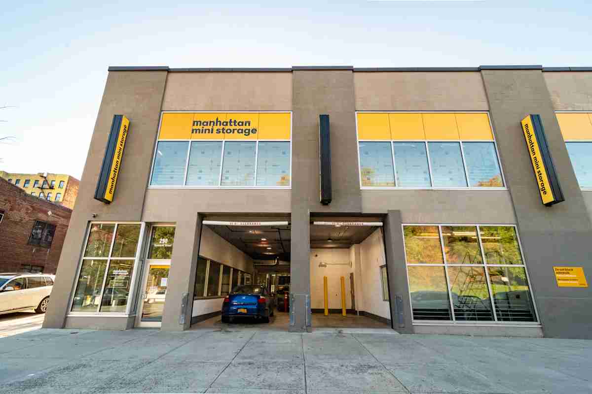 street view of Manhattan Mini Storage at 290 Dyckman St in Inwood 