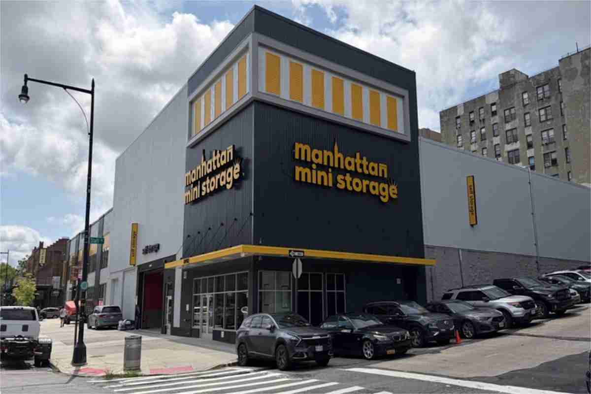 street view of the storage facility at 390 Dyckman St in Inwood