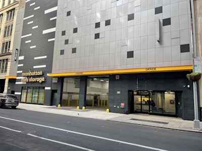 Image of facility at 41 E 21st St