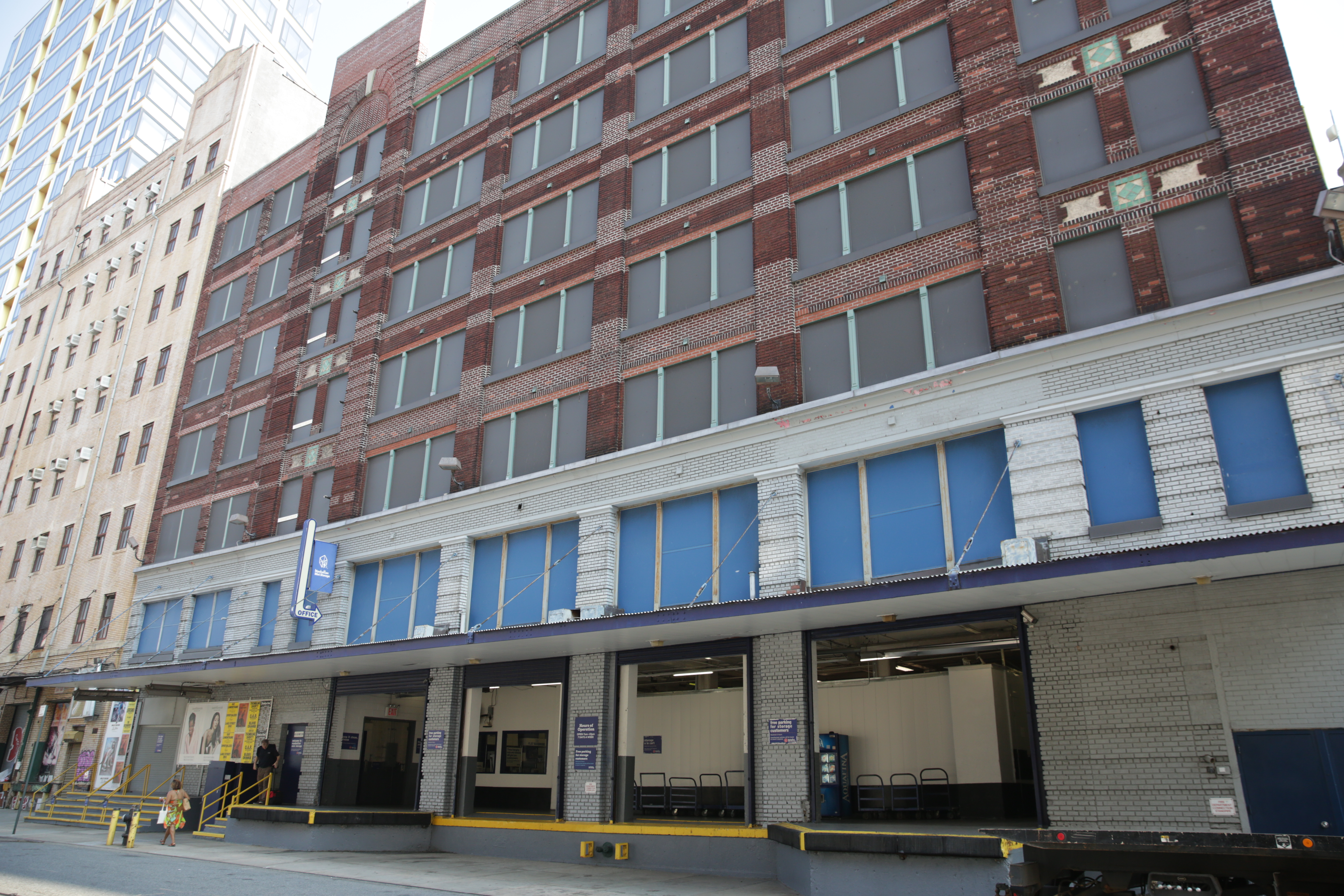 Manhattan Mini Storage on 510-520 W 21st St in New York Self Storage