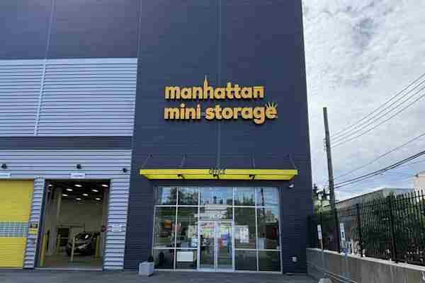 Manhattan Mini Storage on 34-09 College Point Blvd in Flushing Self Storage