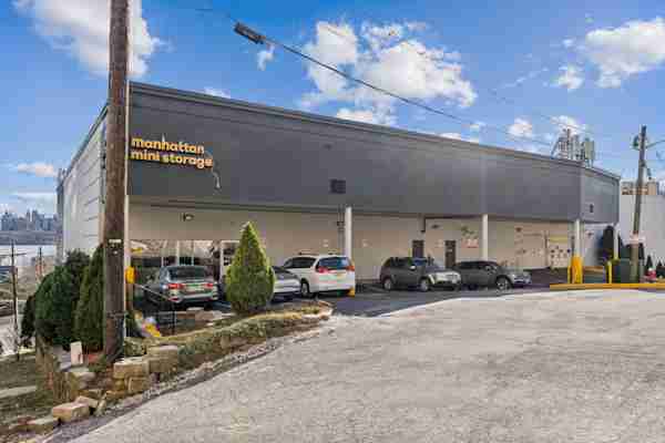 Manhattan Mini Storage on 6700 River Rd in West New York Self Storage