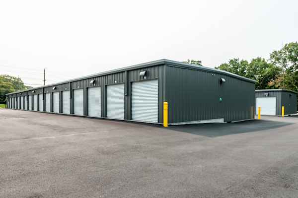 Manhattan Mini Storage drive up self storage in South Brunswick, NJ