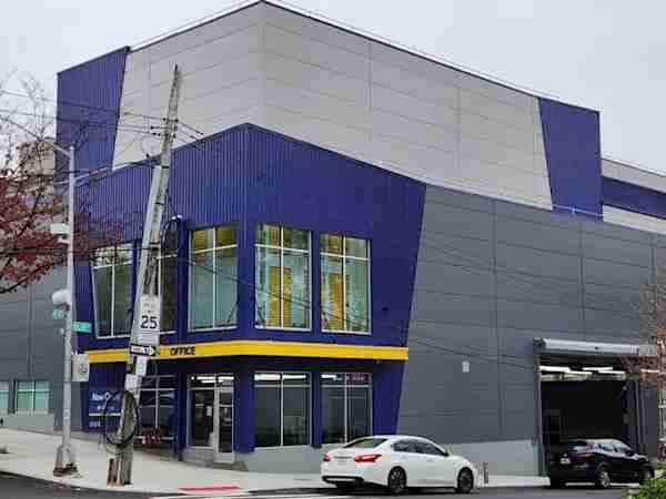 Manhattan Mini Storage on 552 Nereid Ave in Bronx Self Storage