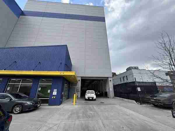 Manhattan Mini Storage on 87-16 121st St in Jamaica Self Storage