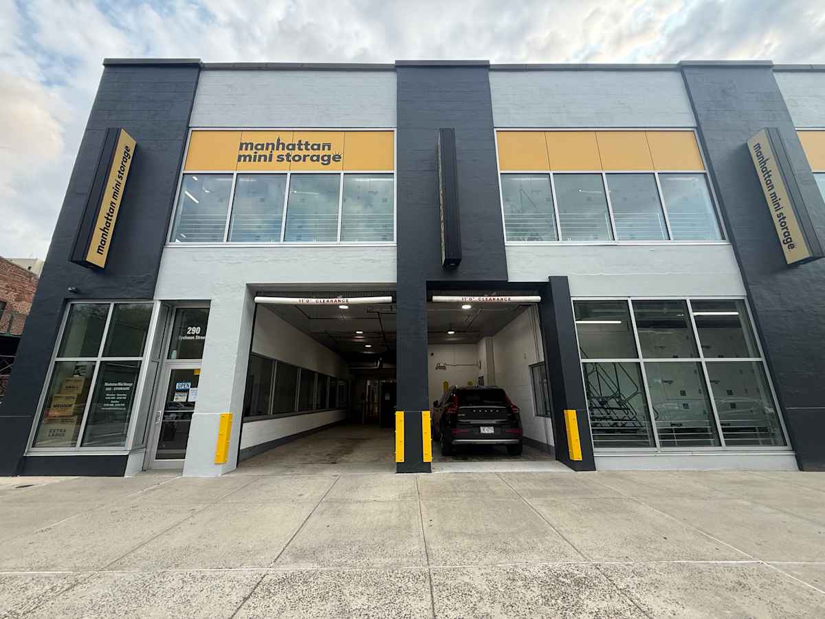 street view of Manhattan Mini Storage at 290 Dyckman St in Inwood 