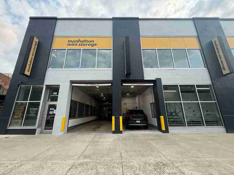 street view of Manhattan Mini Storage at 290 Dyckman St in Inwood