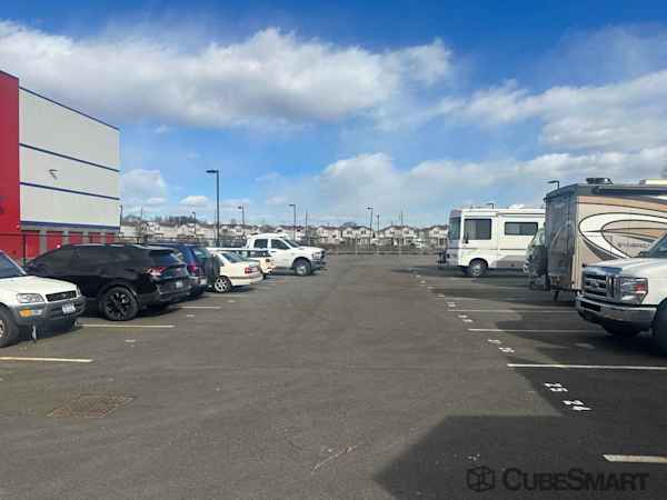 car and RV parking spaces for rent in Staten Island