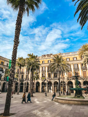 pohled na náměstí La Placa Reial, Barcelona