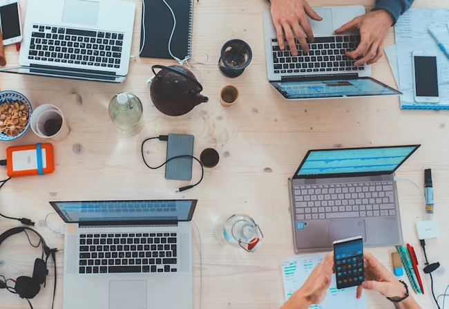 photo-1519389950473-47ba0277781c