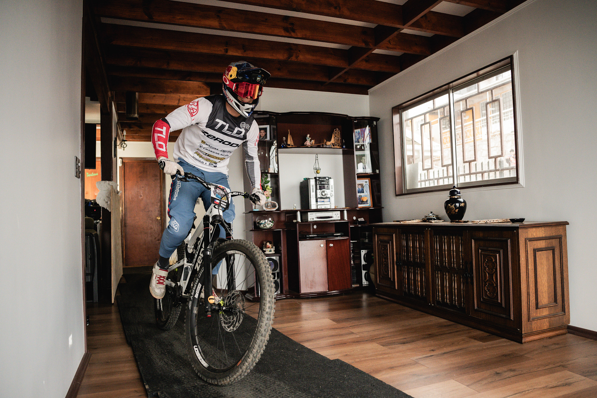 Cerro Abajo: A Deep Dive into Valparaíso's Mountain Biking Culture
