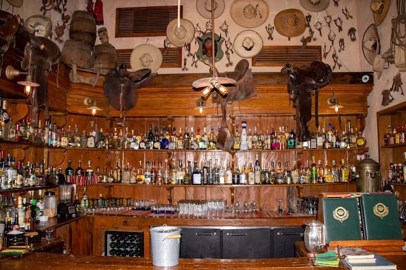 Mexico City Cantinas: History, Drinks and Local Culture