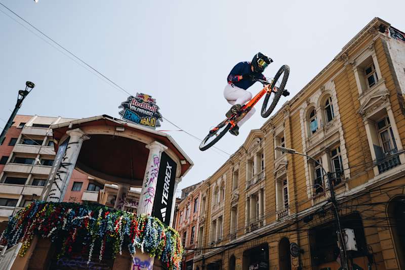 Cerro Abajo: Valparaíso’s Urban Downhill Race