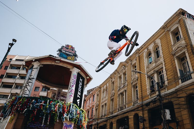 Cerro Abajo: Valparaíso’s Urban Downhill Race