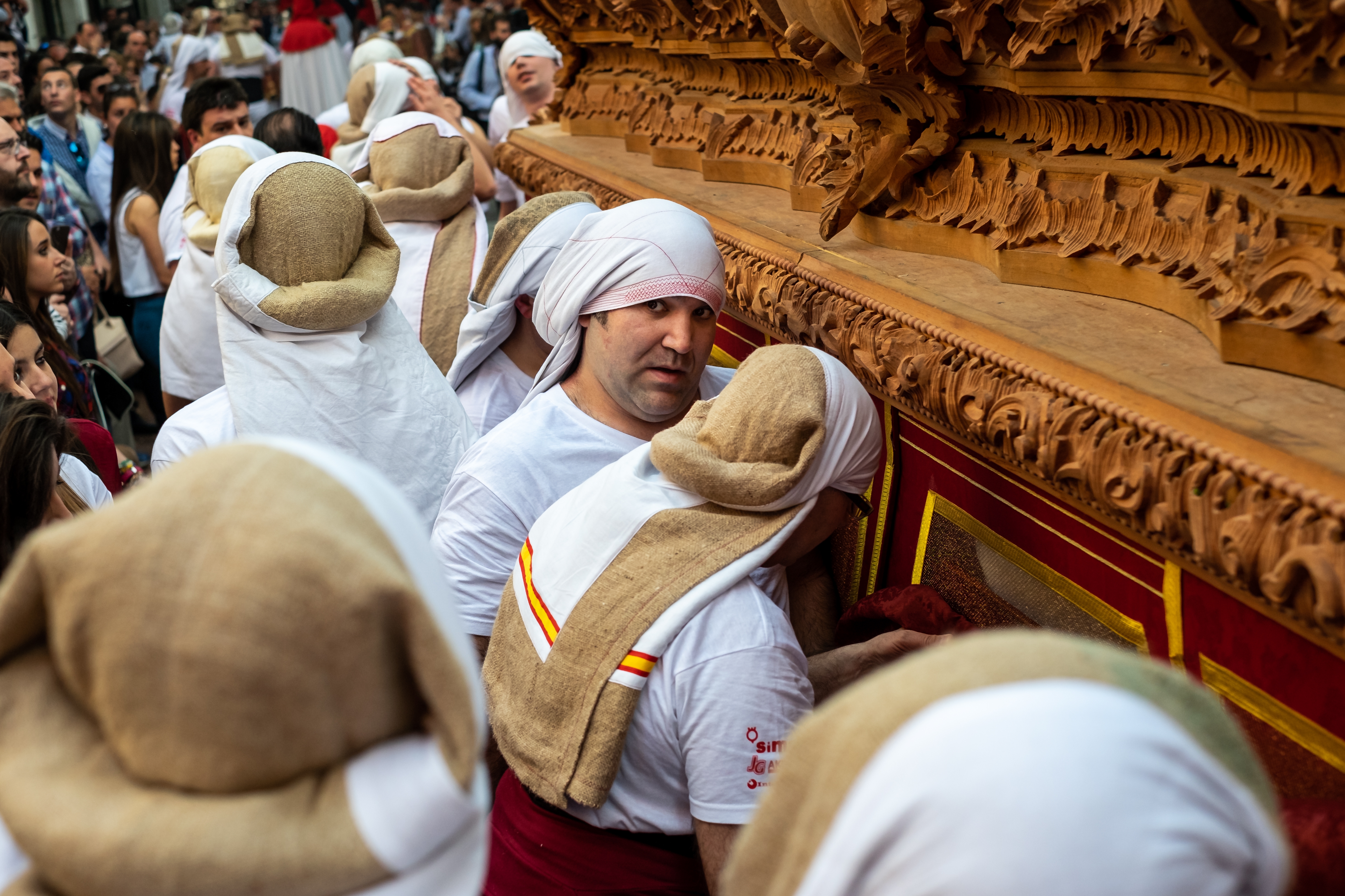 The costalero bearers of the Brotherhood of the Holy Supper.