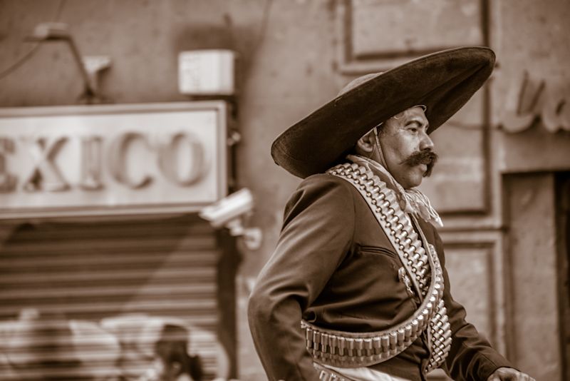 Mexico City Cantinas: History, Drinks and Local Culture