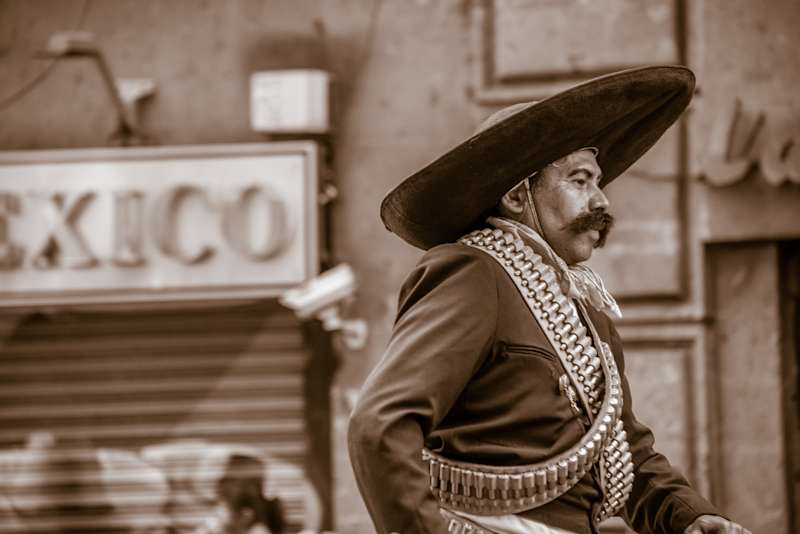 Mexico City Cantinas: History, Drinks and Local Culture