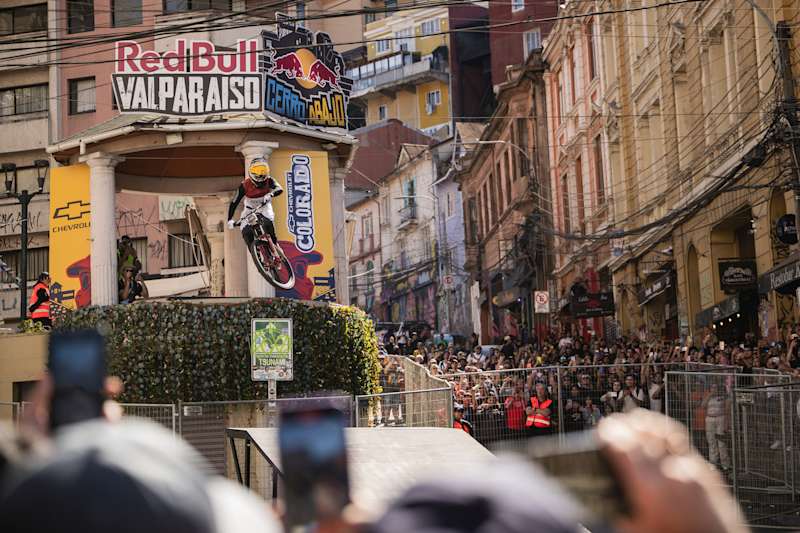 Cerro Abajo: Valparaíso’s Urban Downhill Race