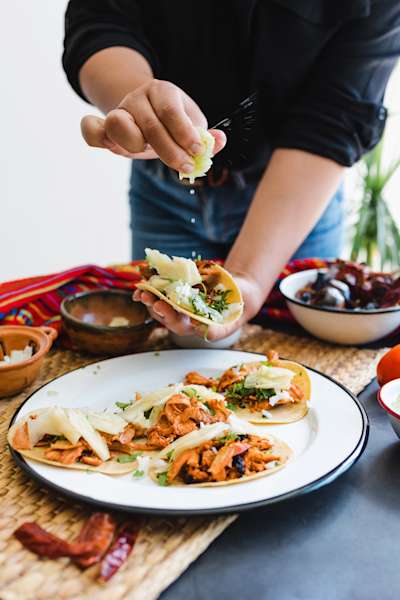 Mexico City Cantinas: History, Drinks and Local Culture