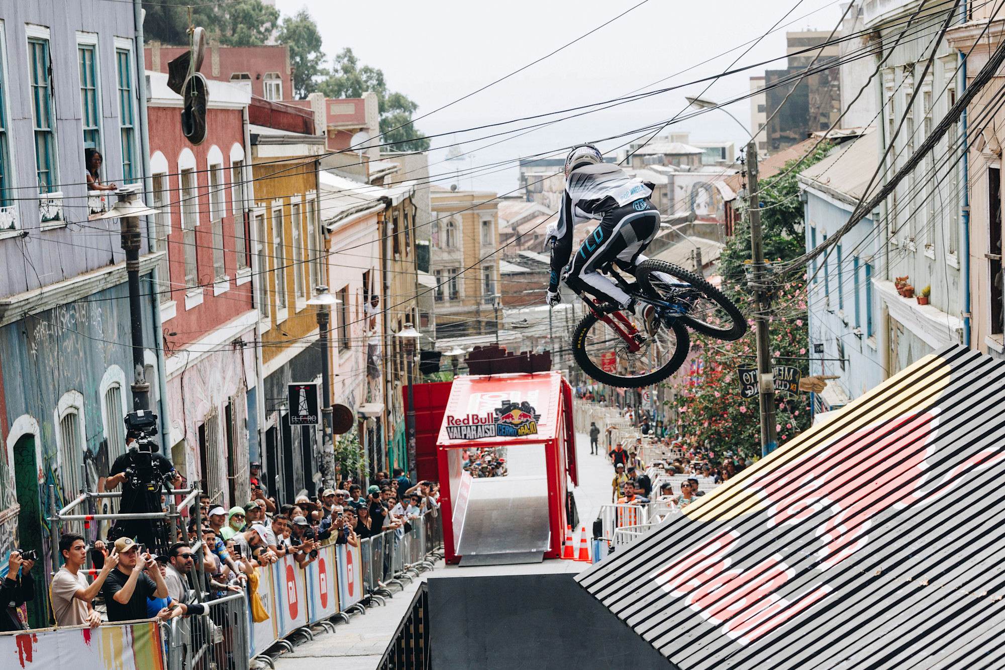 Cerro Abajo: A Deep Dive into Valparaíso's Mountain Biking Culture