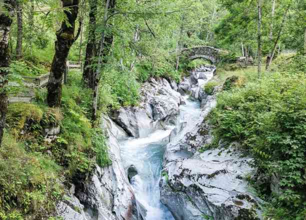 Photographie de laurent.mouren dans le parc "Oulles du Diable, cascade de Buchardet et cabane de l'Aup"