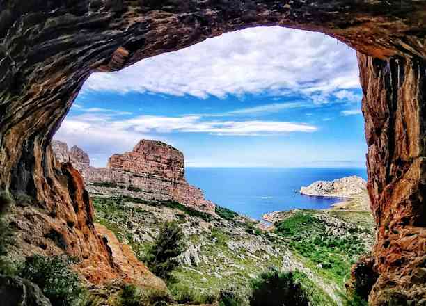 Photographie de elvire_13 sur la randonnée "Tour des grottes et sommet de Marseilleveyre"