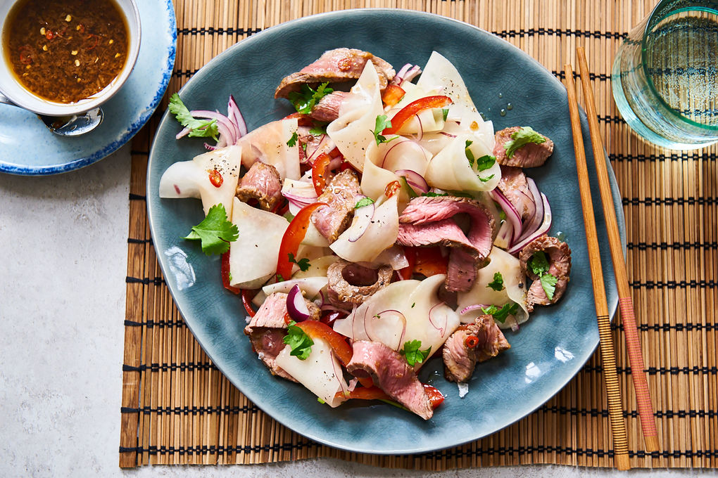 Asiatischer Rindfleisch-Salat mit Kohlrabi