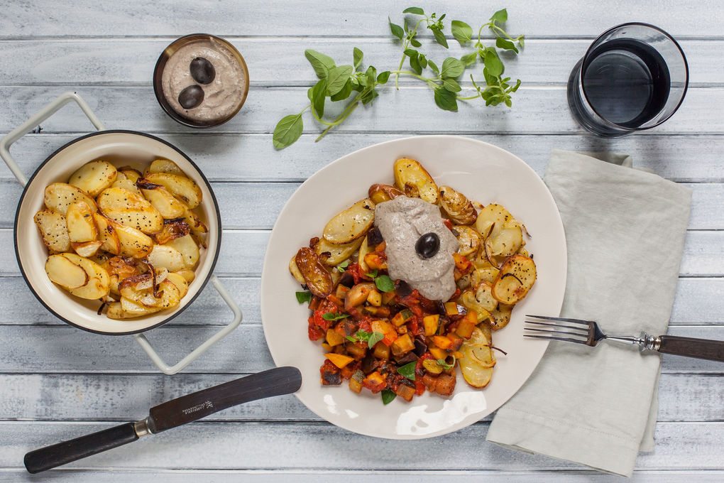 Ratatouille mit italienischen Ofenkartoffeln und Olivencreme