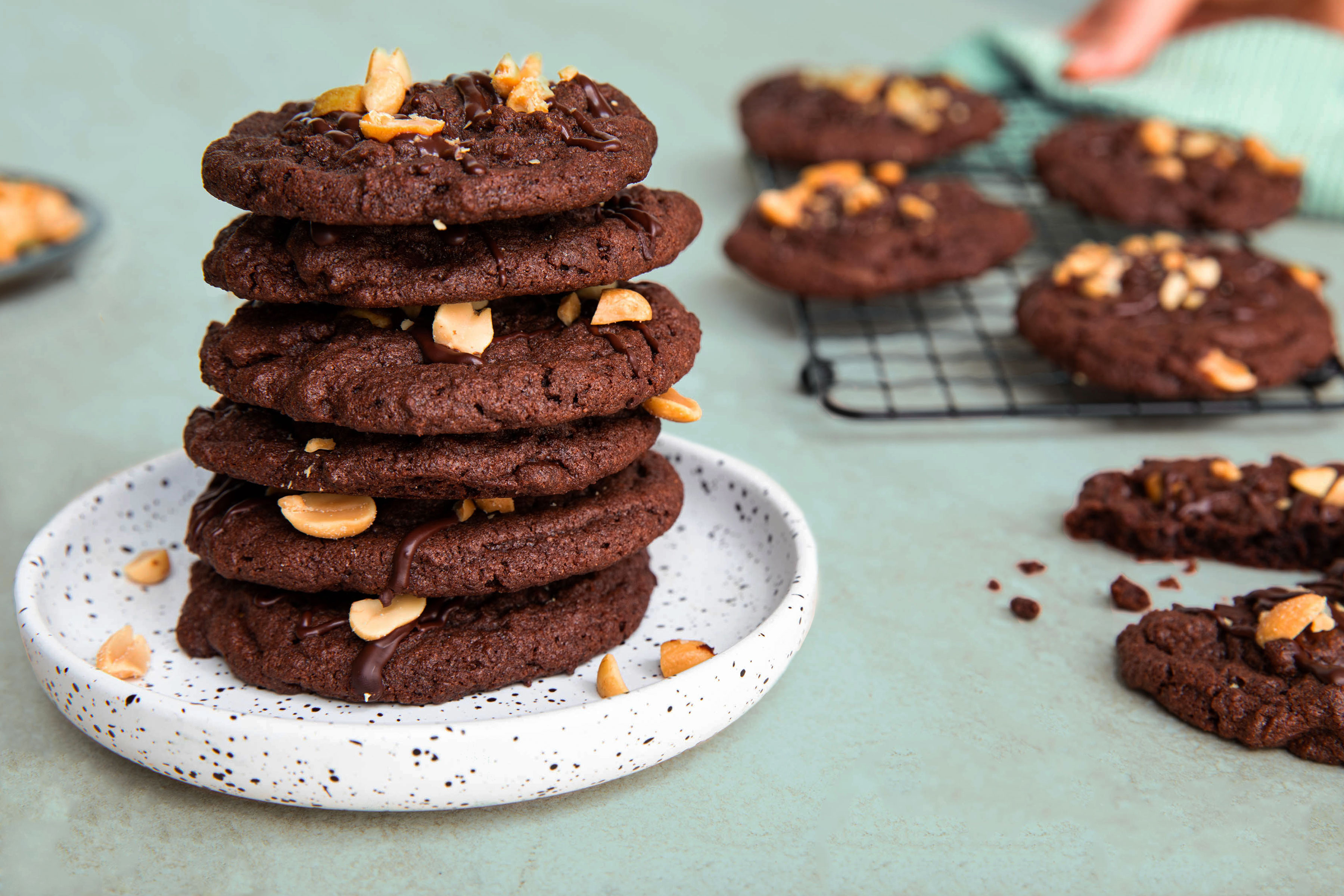Chocolate Cookies mit Erdnussbutter und Erdnüssen