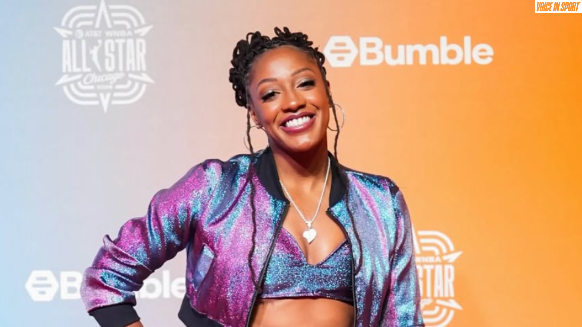 vis-post-5 Orange Carpet Looks We Loved—and the Women Behind Them