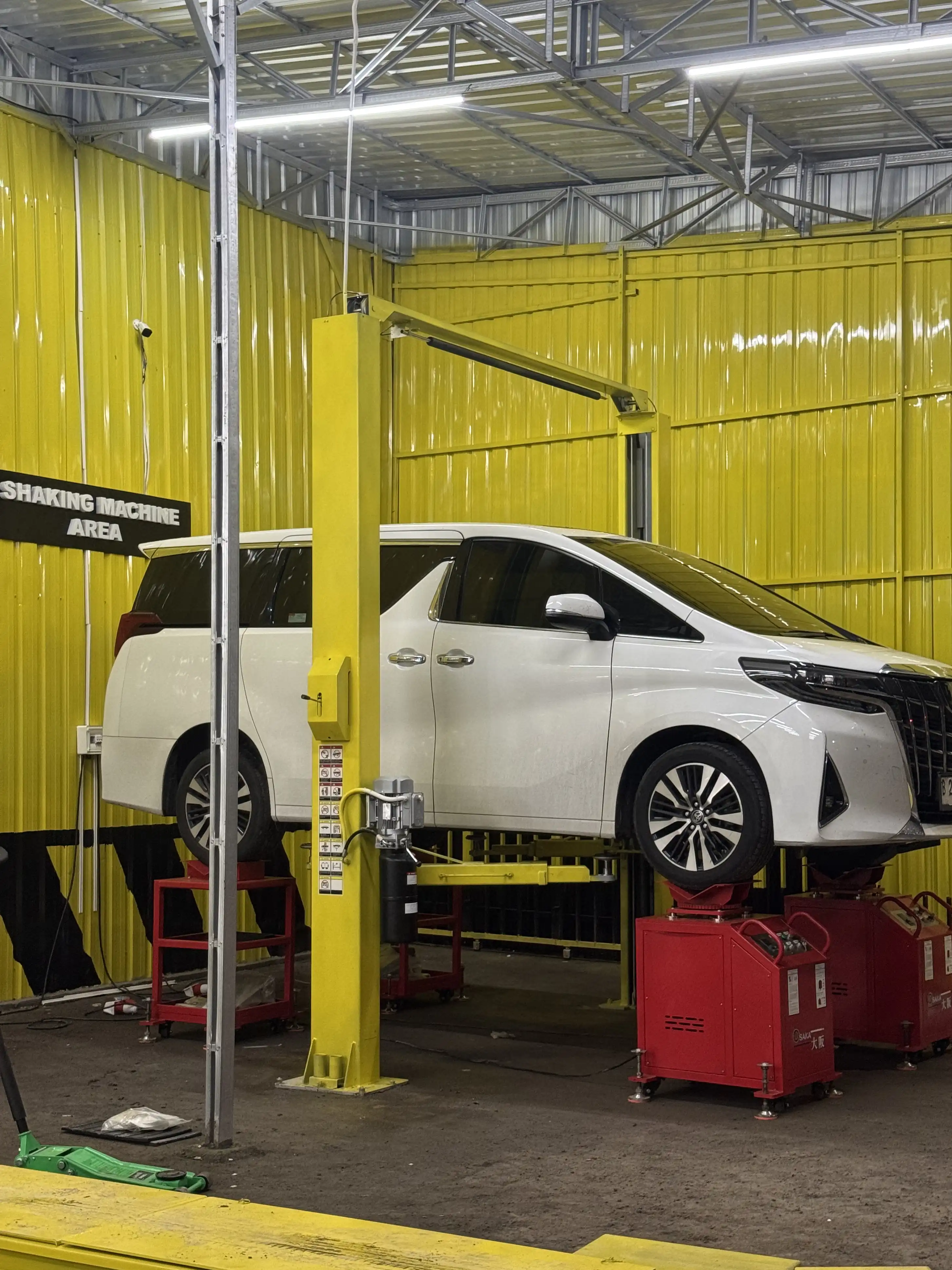 Bunyi Gluduk di Kaki-Kaki Mobil? Ini Penyebab, Risiko, dan Solusi yang Tepat