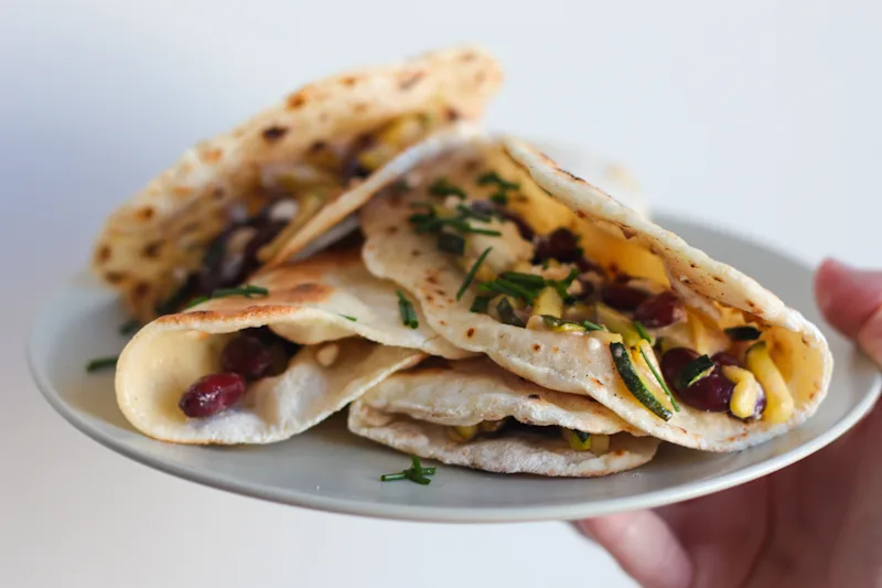 Warme und gefüllte Wraps