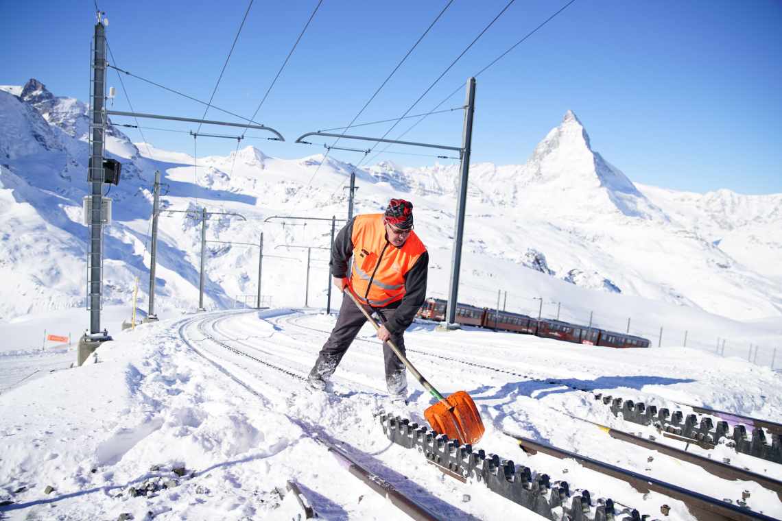 Cleaning the points on the Gornergrat Bahn in winter
