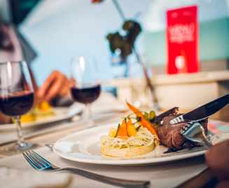 Gourmetfahrt Wine & Dine mit der Matterhorn Gotthard Bahn
