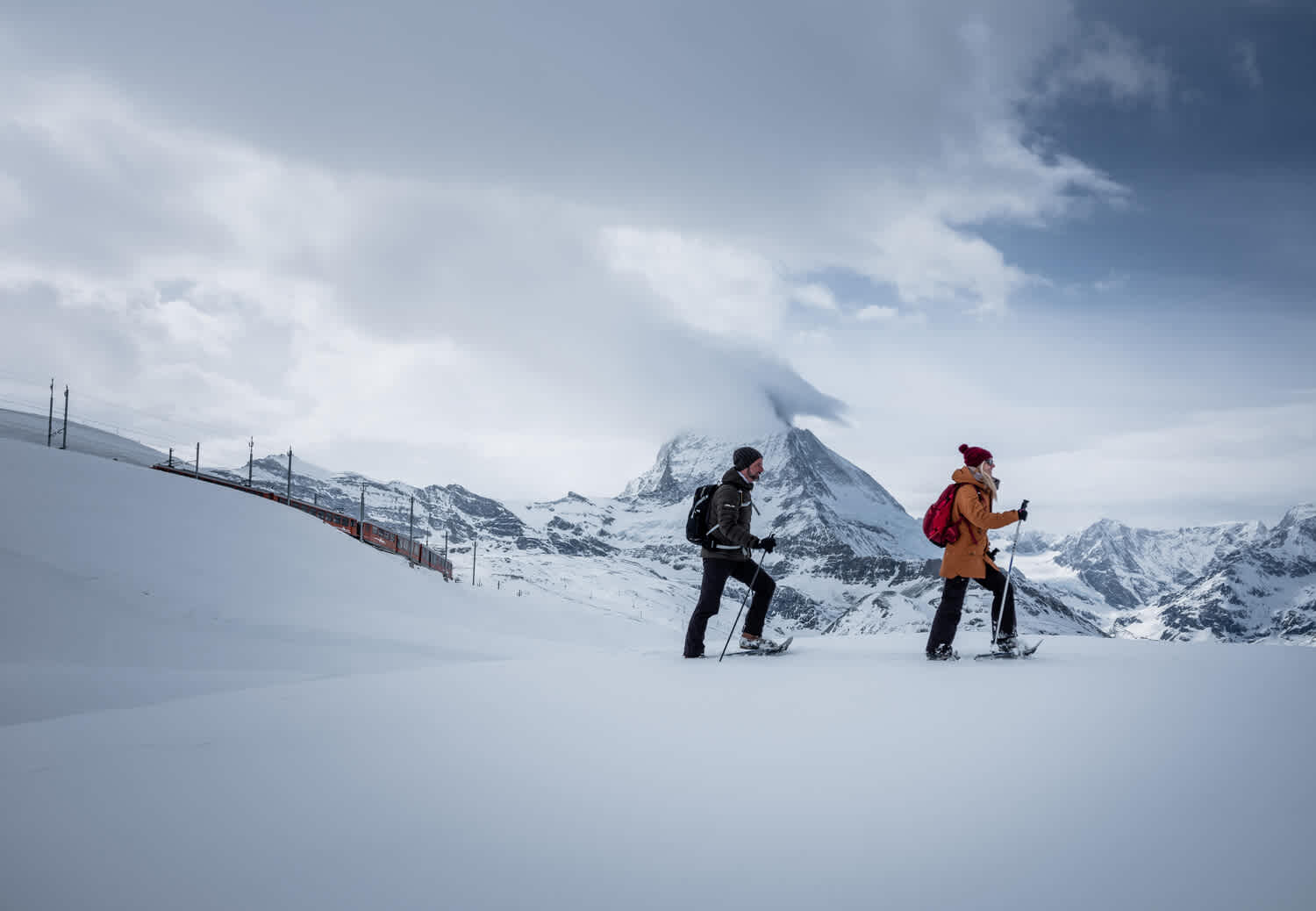 Schneeschuhlaufen am Gornergrat oberhalb Zermatt