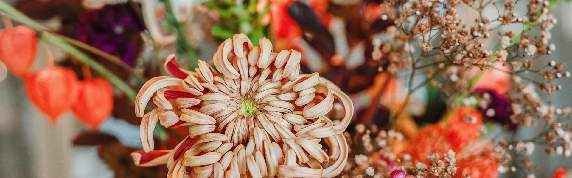 create a trendy autumn bouquet