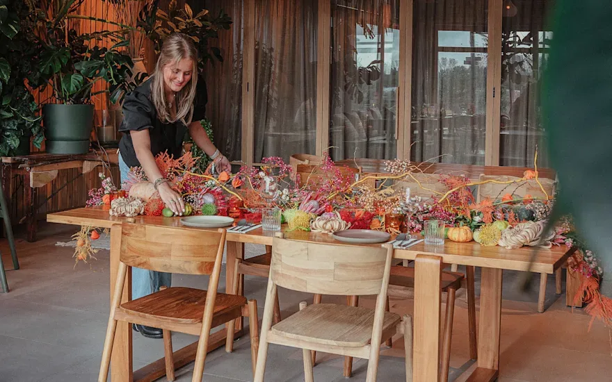 Décoration de table d’automne avec citrouilles, fleurs & fruits décoratifs | Greenflor