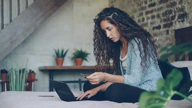 Les contenus des vrais utilisateurs renforcent la preuve sociale. Les chiffres parlent d'eux-mêmes : 2 à 3 fois plus de mise au panier quand on ajoute une strate de contenus UGC.