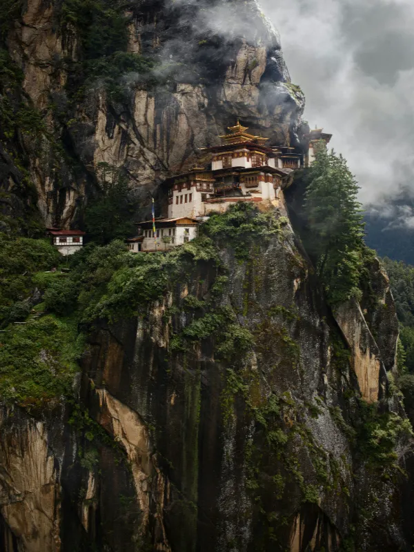 bhutan-raul-taciu-VJpJFnMhLZ0-unsplash