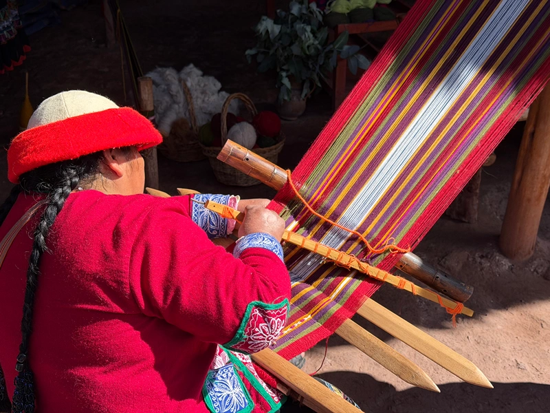 How to support local communities in Peru through a weaving workshop