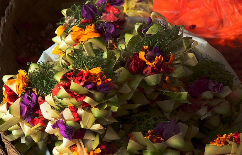 Explaining Bali's daily morning offerings