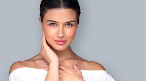 Make-up Remover 101: How to find the perfect make-up remover for your skin type - Image - Johnson's Adult - en-AE