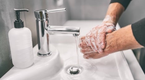 Hand Wash 101 - Everything you need to know about Hand Wash - Image - Johnson's Adult - en-AE