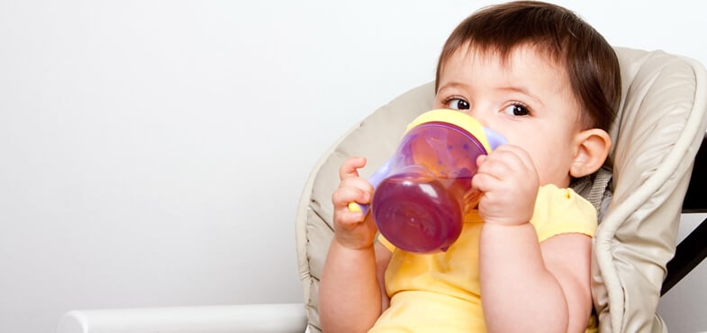 10-when-can-your-baby-start-eating-solids-en-ae