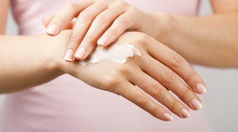 4 Tips on How to Care for Dry Hands - Image - Johnson's Adult - en-AE